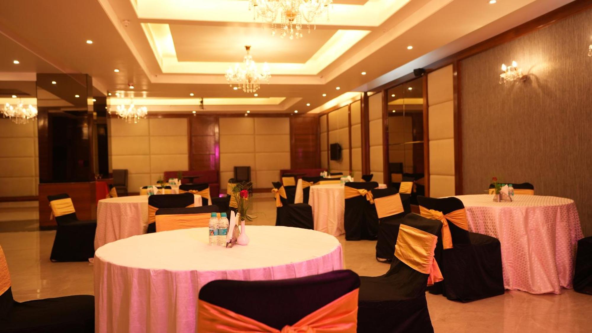 Hotel Africa Avenue - Greater Kailash 1 Нью-Дели Экстерьер фото
