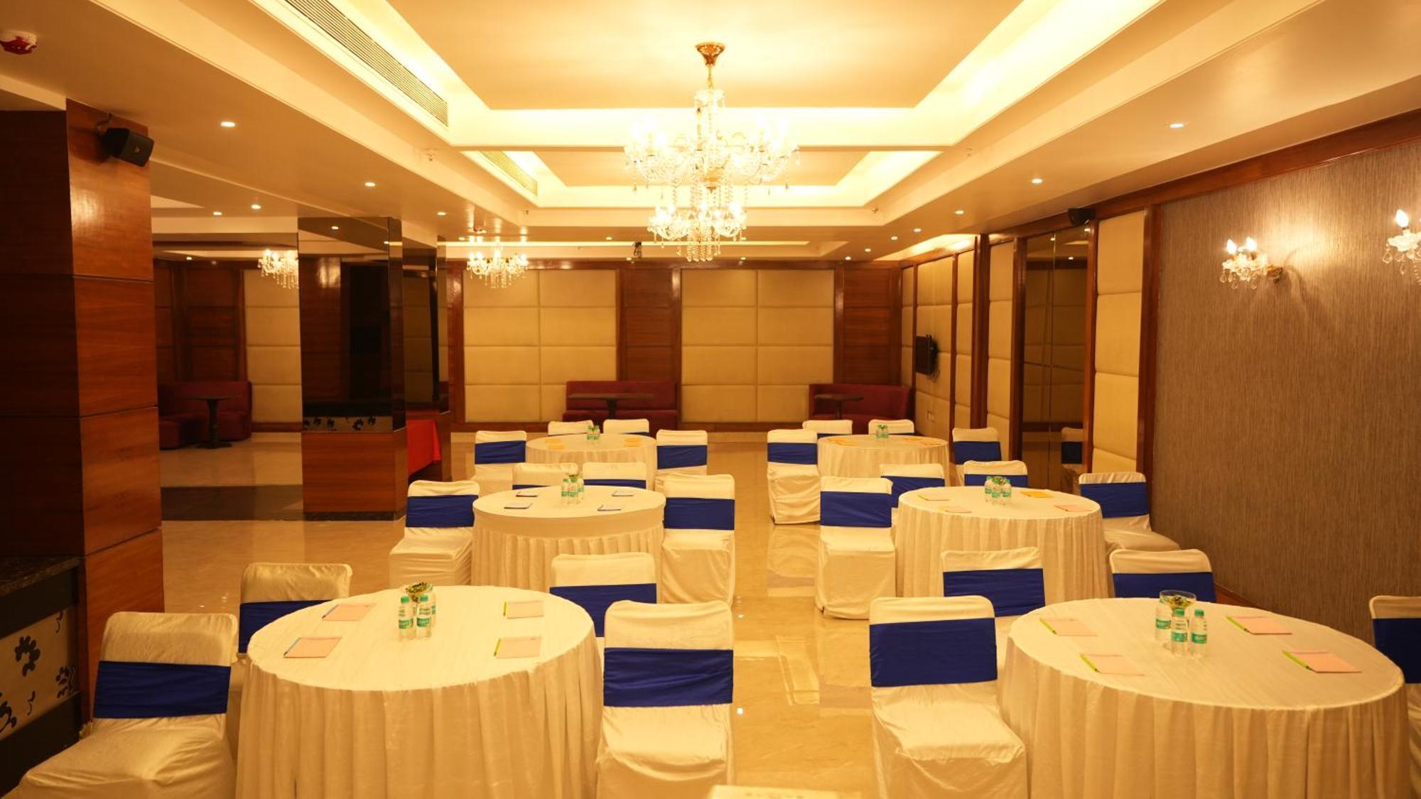 Hotel Africa Avenue - Greater Kailash 1 Нью-Дели Экстерьер фото