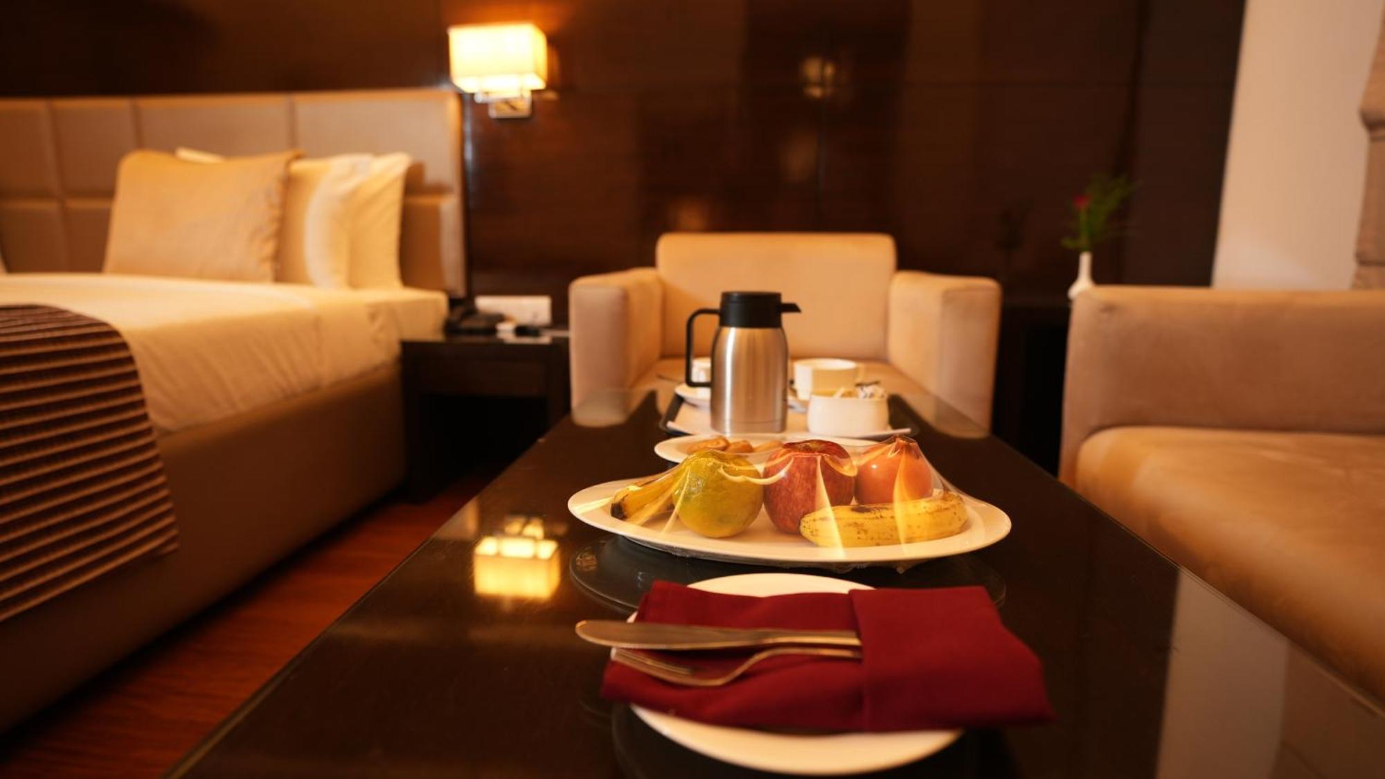 Hotel Africa Avenue - Greater Kailash 1 Нью-Дели Экстерьер фото